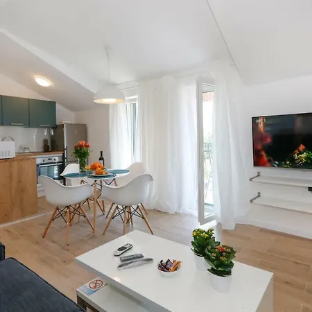 And Stone House * Split