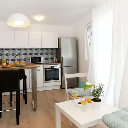 And Stone House * Split