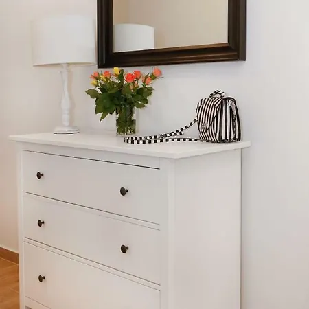 Апартаменти And Stone House