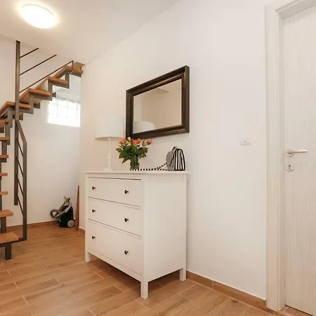 And Stone House Апартаменти Спліт